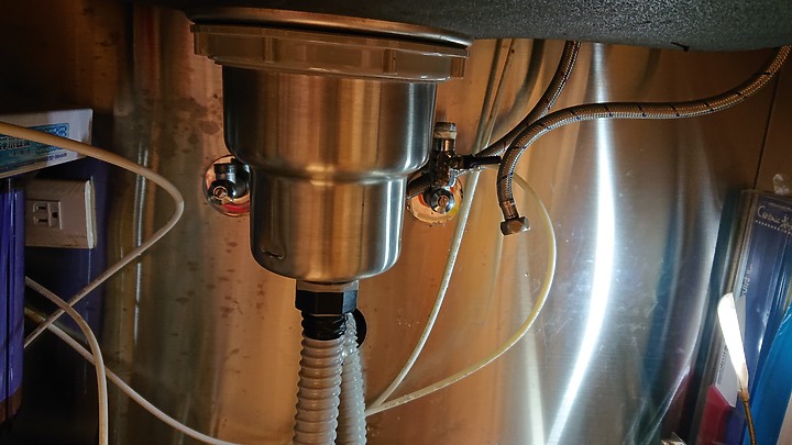 廚房RO三用水龍頭:電鍍銅用六年更換成不鏽鋼