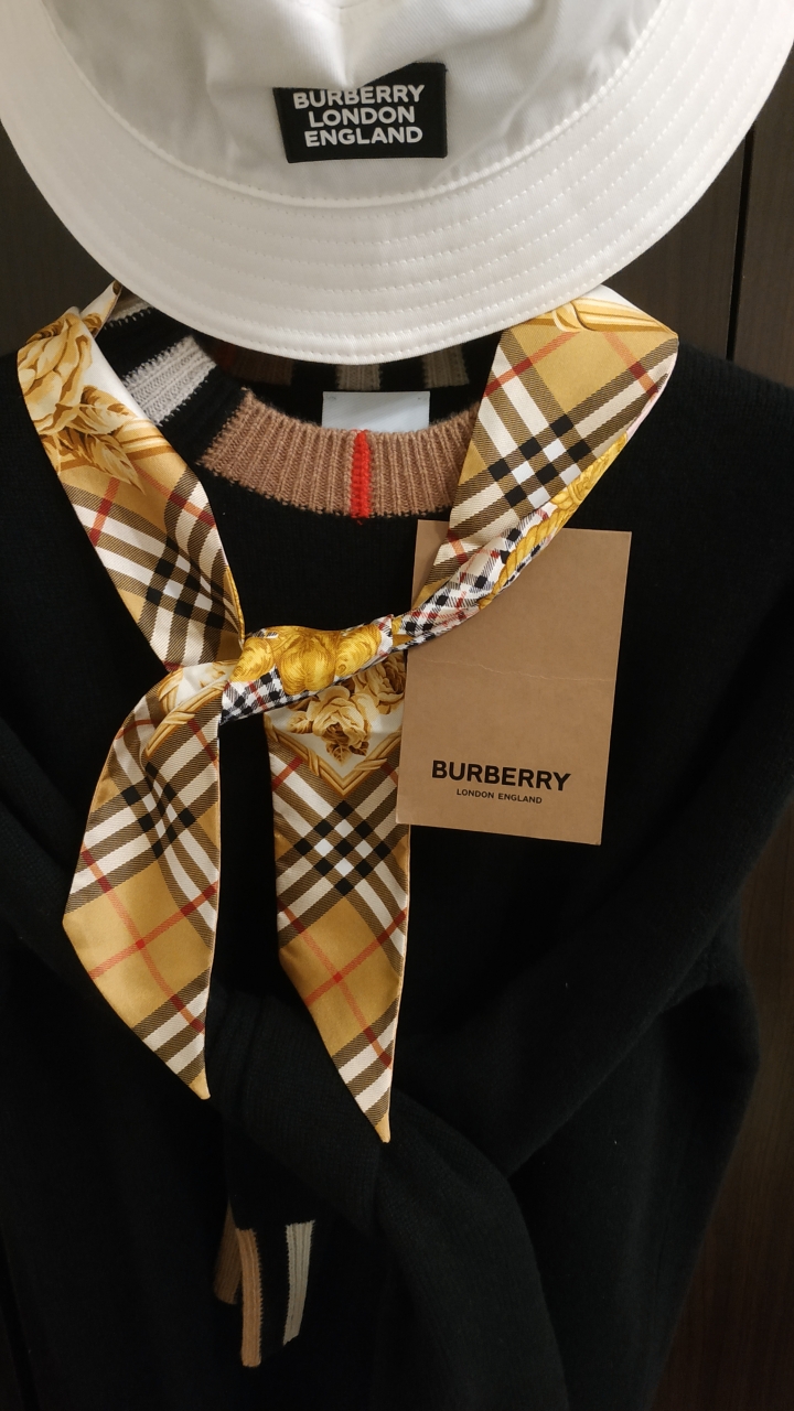 開箱 Burberry 女款羊絨衫