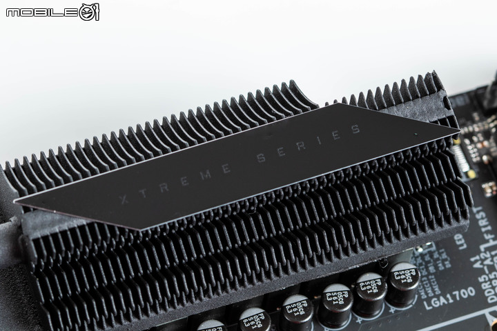 Gigabyte Z690 AORUS XTREME 主機板外觀開箱 以全覆蓋裝甲創造頂級性能美感