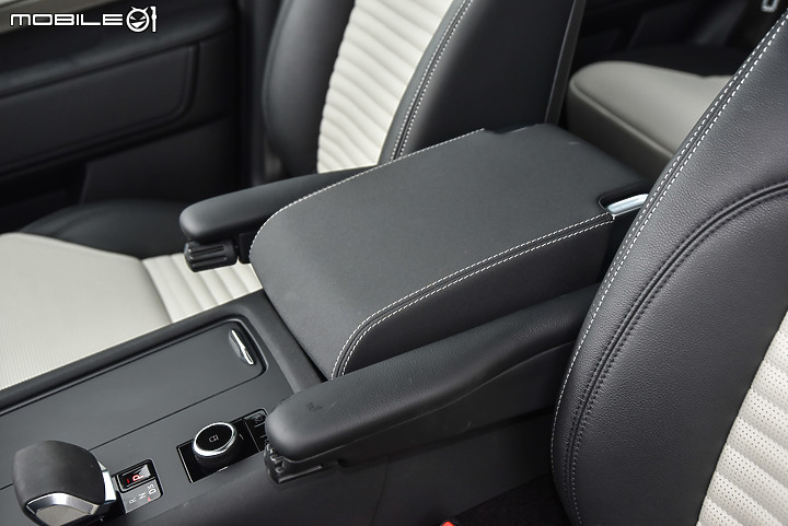 Land Rover Discovery D250 R-Dynamic SE小改款試駕|適合多人同享的豪華七座SUV!