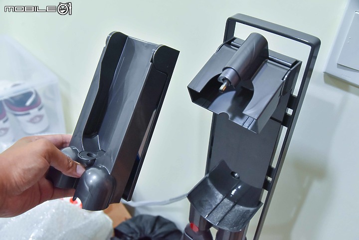 Dyson V12 Detect Slim Total Clean無線吸塵器試用|貓奴必備清潔神器!(附V8 Slim比較)