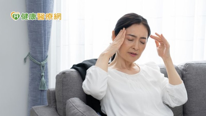 點我看大圖 婦女飽受更年期症狀困擾荷爾蒙替代療法有助紓緩