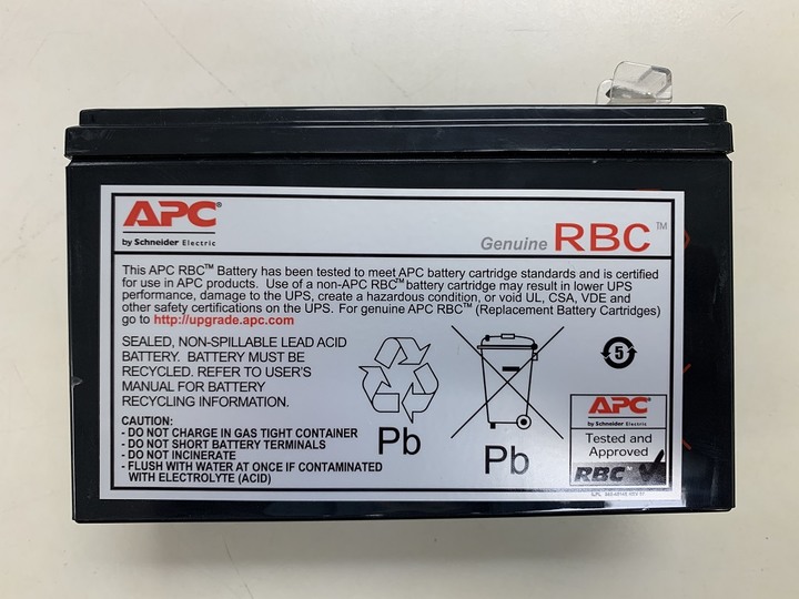 【開箱】APC 家庭網路用UPS 650VA/360W 離線式不斷電系統