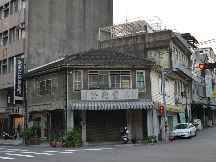 苗栗文昌祠、苗栗義民廟與義塚、苗栗車站與豐富車站 — 外掛在公務旅行中的三天兩夜小山城散策