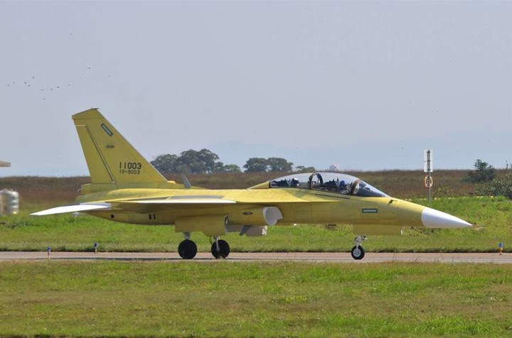 國防MIT》國機國造新進展 ,第3架新式高教機「黃色勇鷹」升空,擬年底前交機