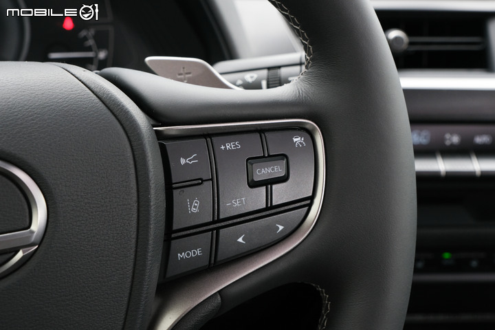 Lexus UX300e 試駕|更親民、高質感的豪華純電小休旅!