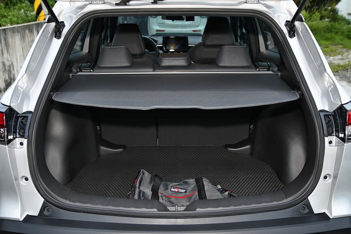 花東買TOYOTA CC Hybrid，為了車美仕一年多第五次進場處理囉~_~！