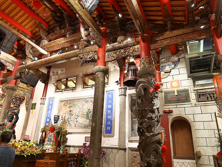 旗津天后宮｜高雄港旗鼓渡輪 — 打狗第一座媽祖廟，348歲重啟廟門，外掛旗鼓渡輪暮色