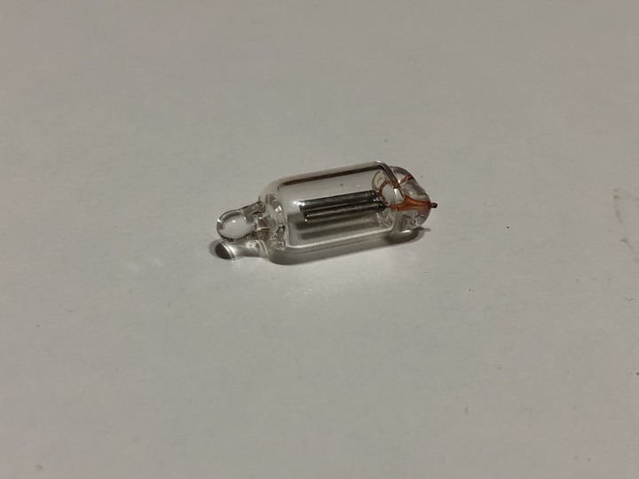 烤箱溫度指示燈壞了