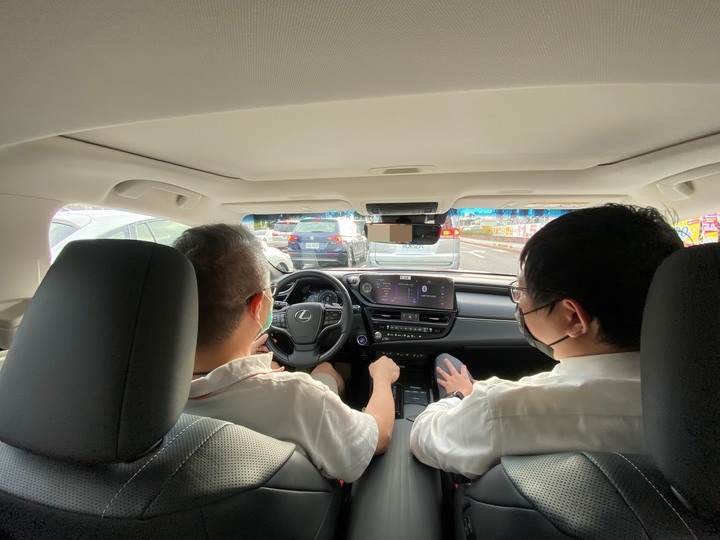 油電車的美好-享受寧靜:ux250h與es300h購車分享