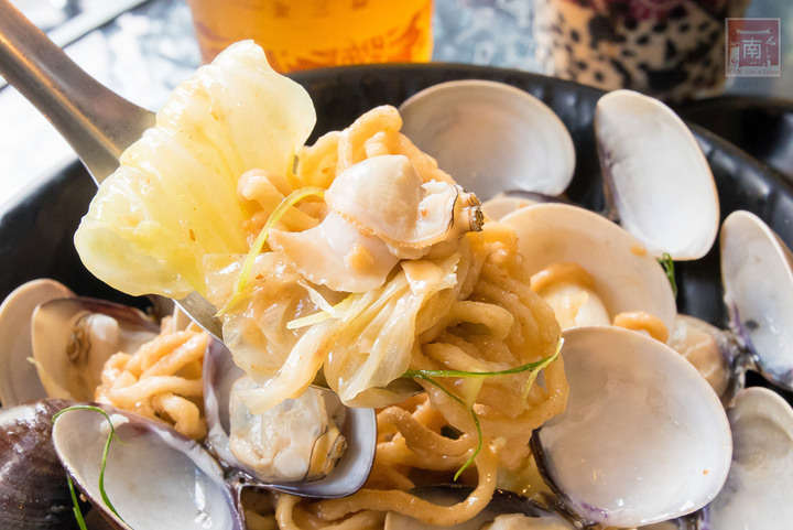 【臺南美食】浮誇爆料意麵再升級|意麵擺上黃金蒲燒鰻魚和培根串|臺南獨家美食別的地方吃不到~~金三益健康茶飲