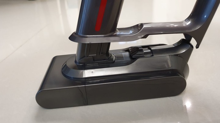 Dyson V12 Detect™ Absolute Extra 《髒污無所遁形有如光劍般犀利的吸塵器》