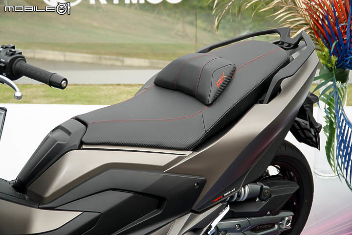 【採訪】導入 TCS 還配電動風鏡！KYMCO 超級跑旅 AK550 大改款 AK550 ST 正式發表！三輪重機 CV3 同場展出！