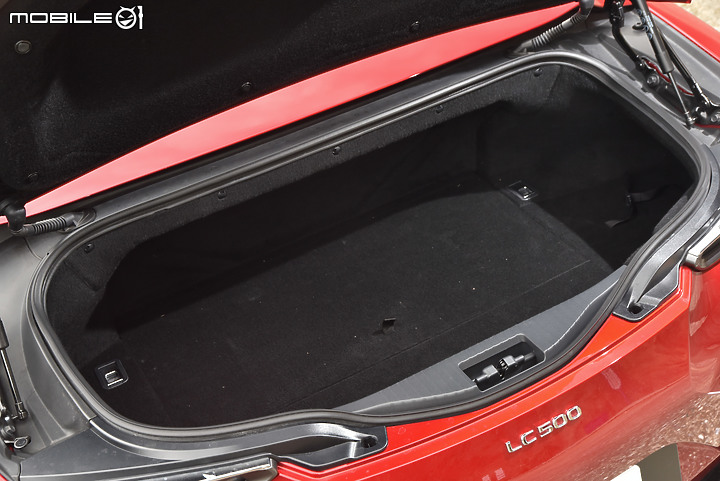 Lexus LC 500 Convertible試駕|極其優雅卻又充滿動感魅力!