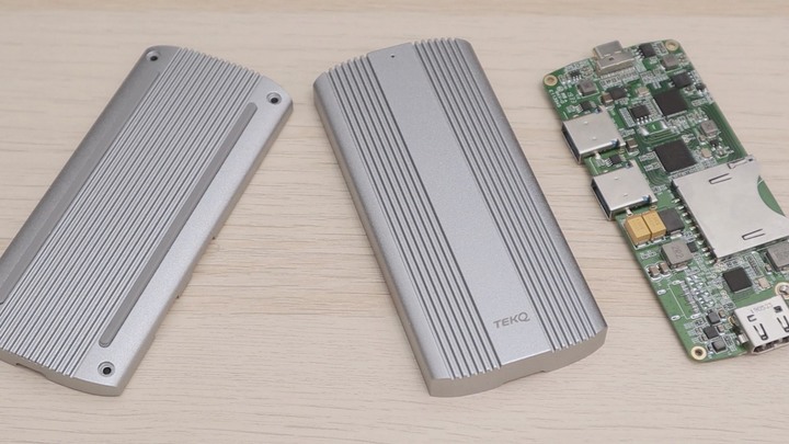 你覺得他是 SSD 還是 Hub？或是兩個都是？TEKQ 583 URUS 開箱你覺得他是 SSD 還是 Hub？或是兩個都是？TEKQ 583 URUS 開箱