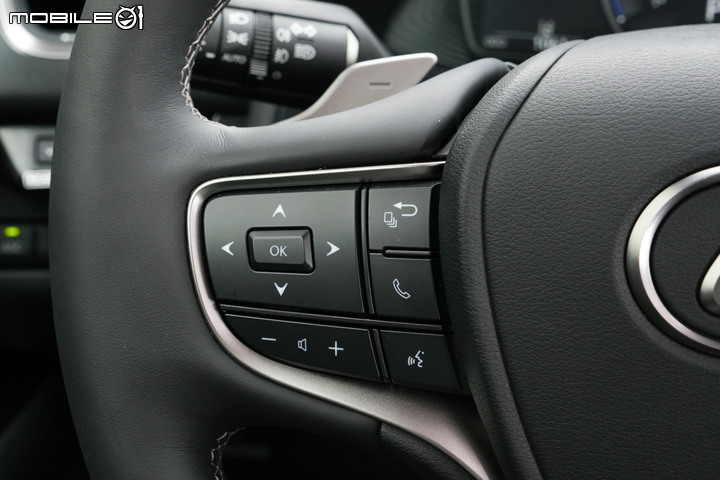 Lexus UX300e 試駕|更親民、高質感的豪華純電小休旅!