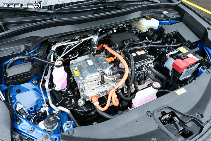 Lexus UX300e 試駕|更親民、高質感的豪華純電小休旅!