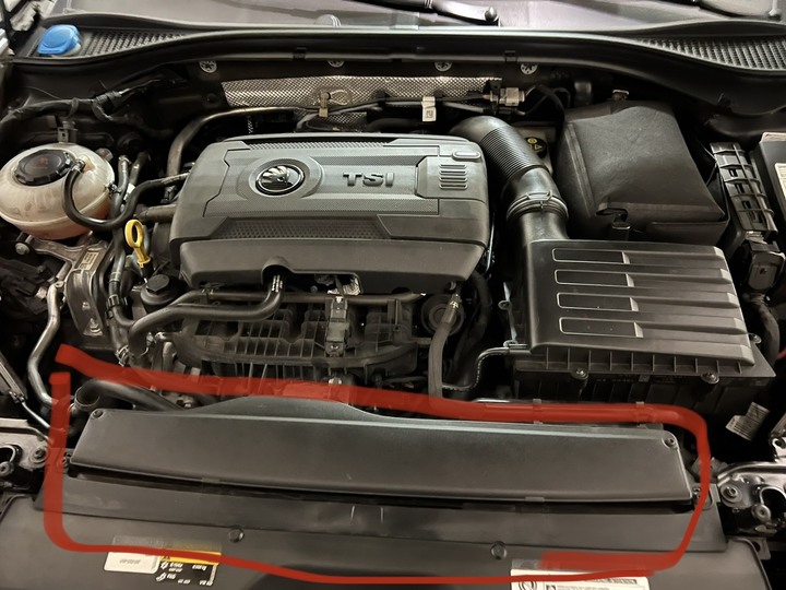 Skoda 台南永驊 2021/3/31 出保電瓶 2021/11/23 送引擎飾版，超有誠意的，推！