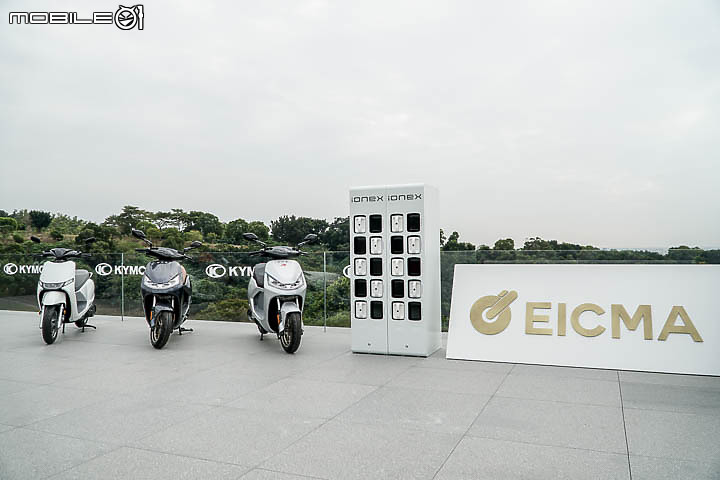 【採訪】導入 TCS 還配電動風鏡！KYMCO 超級跑旅 AK550 大改款 AK550 ST 正式發表！三輪重機 CV3 同場展出！