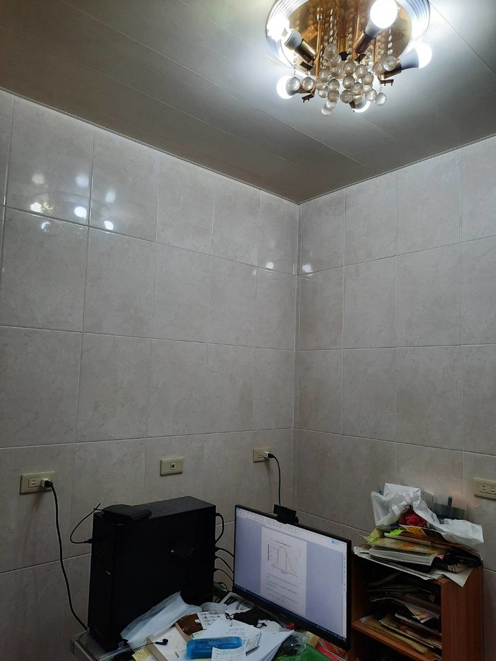 電腦桌燈光，用白光 黃光 或自然光燈泡，哪種對眼睛較好?