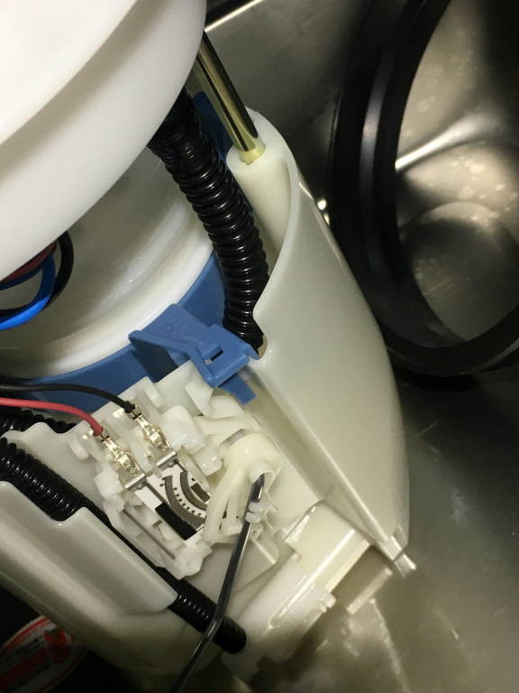 2016 Mazda 3 6萬 DIY 更換燃油濾蕊