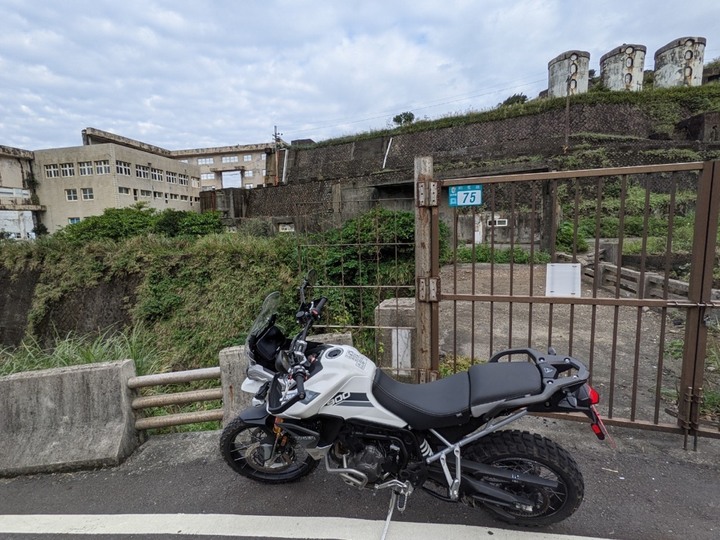 Tiger 900+深澳火成岩沙灘秘境+陰陽海+沒開的水湳洞