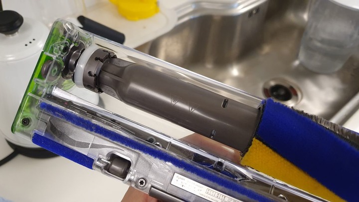 Dyson V12 Detect™ Absolute Extra 《髒污無所遁形有如光劍般犀利的吸塵器》