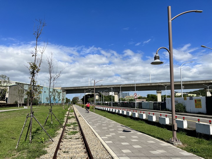 秋風送爽,沿著田園景觀大道踩訪坑子溪及楓樹坑,享受一日農村漫騎之旅