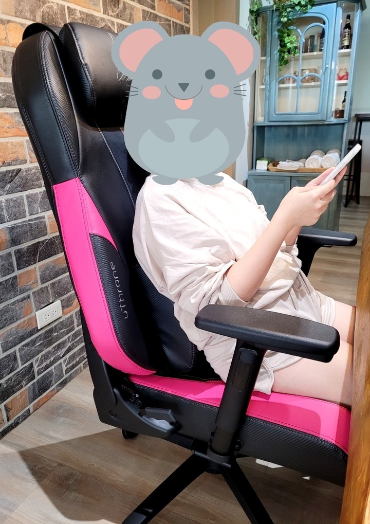 #開箱 女生也很適合的桃紅色OSIM電競椅