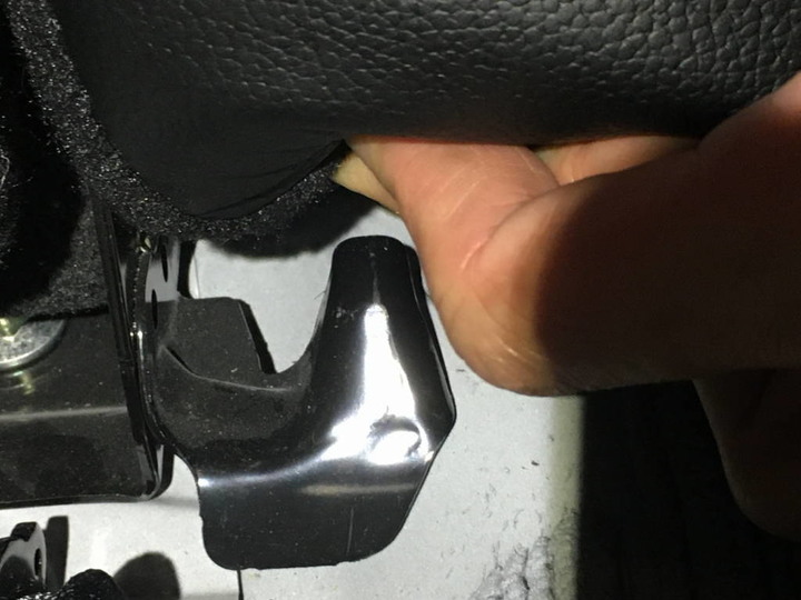 點我看大圖 2016 Mazda 3 6萬 DIY 更換燃油濾蕊