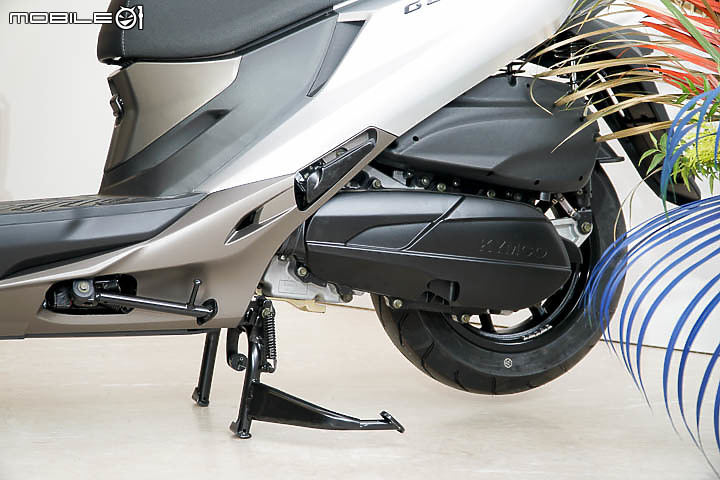 【採訪】導入 TCS 還配電動風鏡！KYMCO 超級跑旅 AK550 大改款 AK550 ST 正式發表！三輪重機 CV3 同場展出！