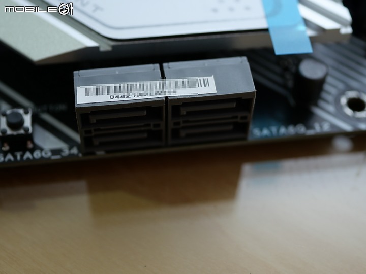 D5 搭載經典銀白 PRIME，華碩 Z690-A CSM 開箱