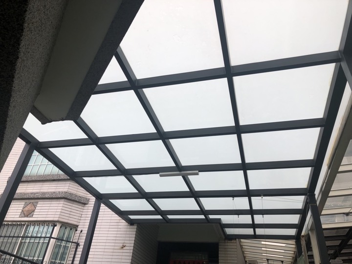 只是重做遮雨棚而已