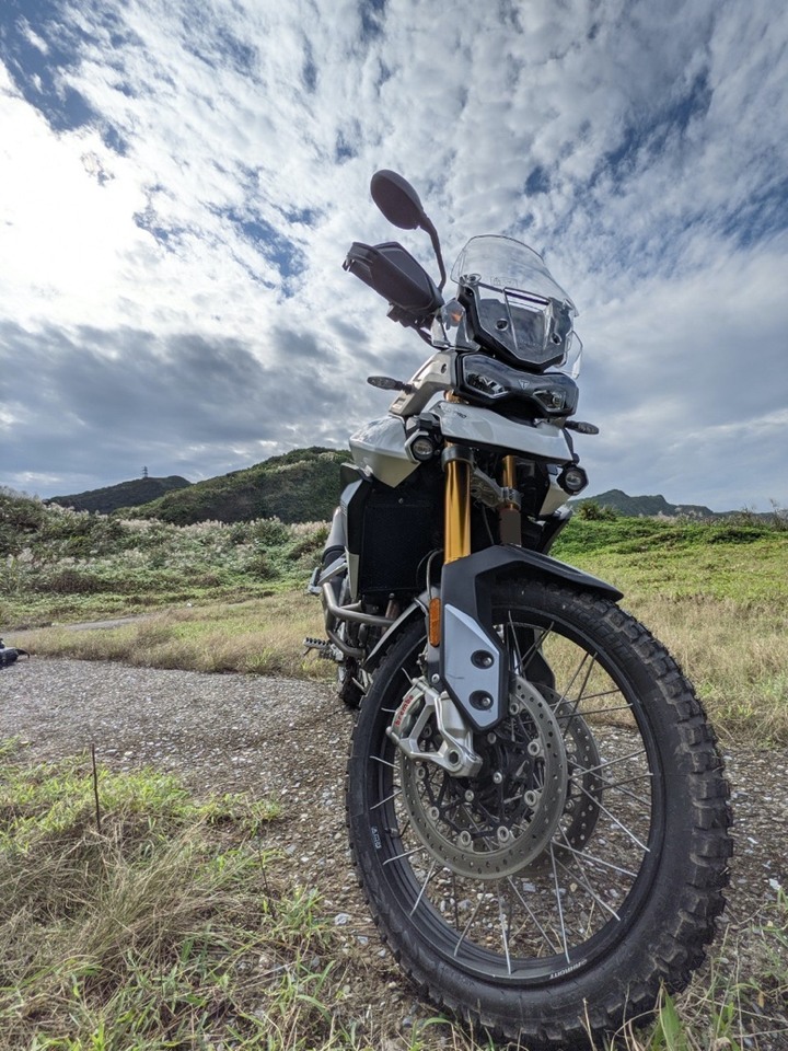Tiger 900+深澳火成岩沙灘秘境+陰陽海+沒開的水湳洞