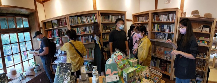 點我看大圖 【基隆半日遊】外出一機在手,美景不錯過。ASUS Zenfone 8 Flip翻轉鏡頭,帶你翻出新視界!