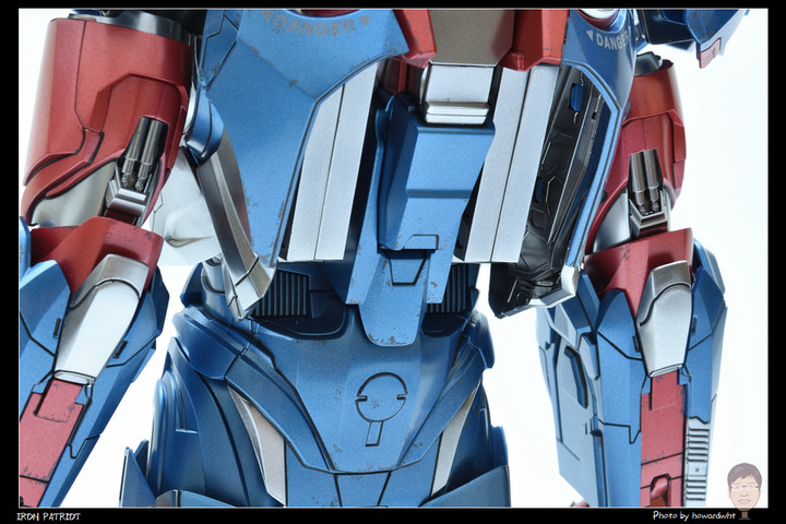 【開箱】行動軍火庫 ~ Hot Toys - 終局之戰 鋼鐵愛國者