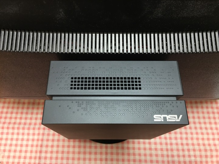 [輕開箱] 華碩迷你電腦結合螢幕當做AIO