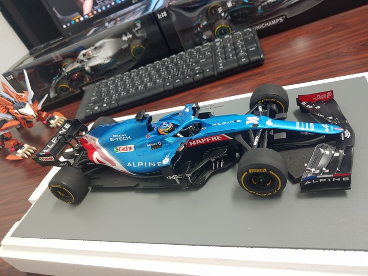 [開箱]1/18 SPARK ALPINE F1  TEAM  A521 FERNANDO ALONSO 2021