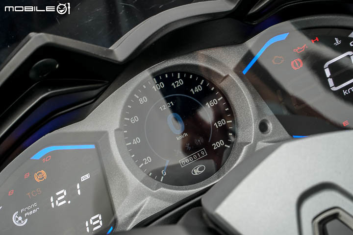 【採訪】導入 TCS 還配電動風鏡！KYMCO 超級跑旅 AK550 大改款 AK550 ST 正式發表！三輪重機 CV3 同場展出！