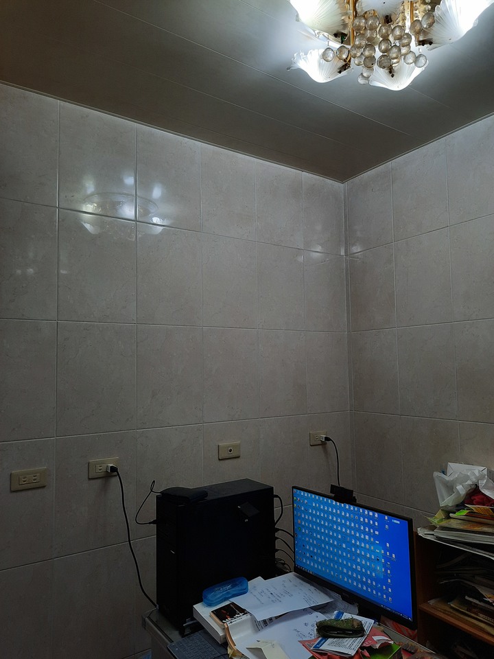 電腦桌燈光，用白光 黃光 或自然光燈泡，哪種對眼睛較好?