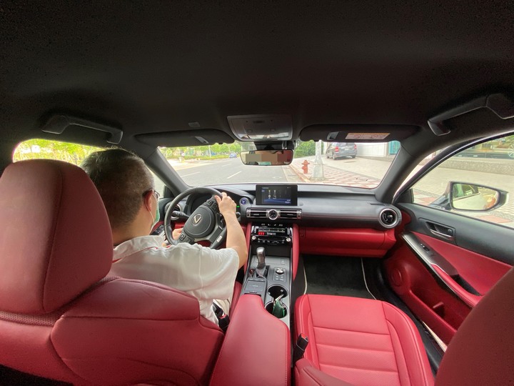 油電車的美好-享受寧靜:ux250h與es300h購車分享