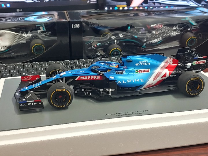 [開箱]1/18 SPARK ALPINE F1  TEAM  A521 FERNANDO ALONSO 2021