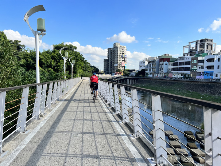秋風送爽,沿著田園景觀大道踩訪坑子溪及楓樹坑,享受一日農村漫騎之旅