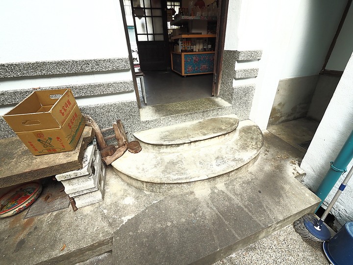 新埔 味衛佳柿餅觀光農場|桂花園人文餐館|新埔老街散策〔劉氏家廟、新埔潘屋、螃蟹穴洗衫窟、朱氏家廟〕