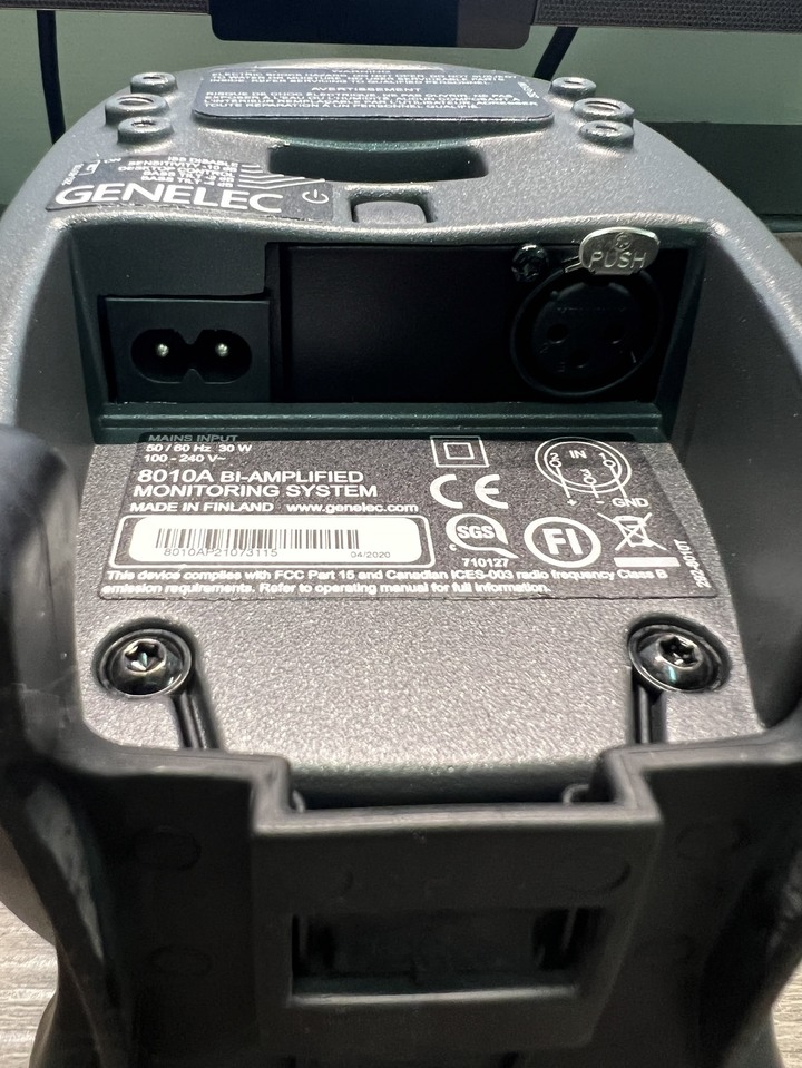 純淨無比的監聽音箱 GENELEC 8010A 開箱心得分享