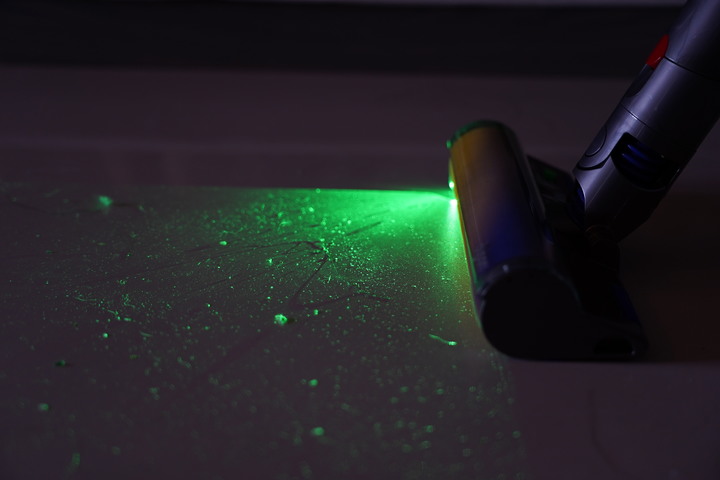 [開箱] Dyson V12 Detect™ Slim Absolute Extra | 雷射 輕量 無線吸塵器 V6升級V12是有理由還是無理由？