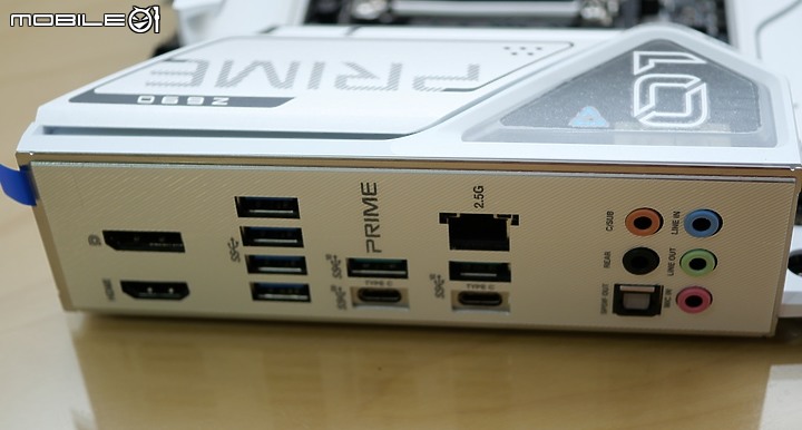 D5 搭載經典銀白 PRIME，華碩 Z690-A CSM 開箱