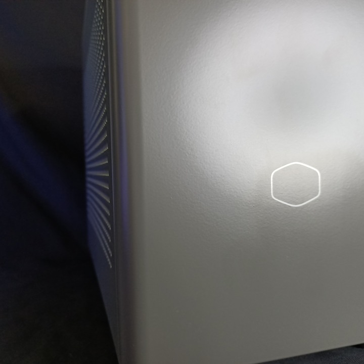 武裝就緒的小型機甲 Cooler Master NR200P MAX itx半套機殼開箱