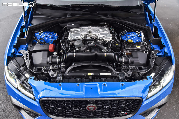 Jaguar小改款F-PACE SVR試駕|八缸猛獸果真是力大無窮!