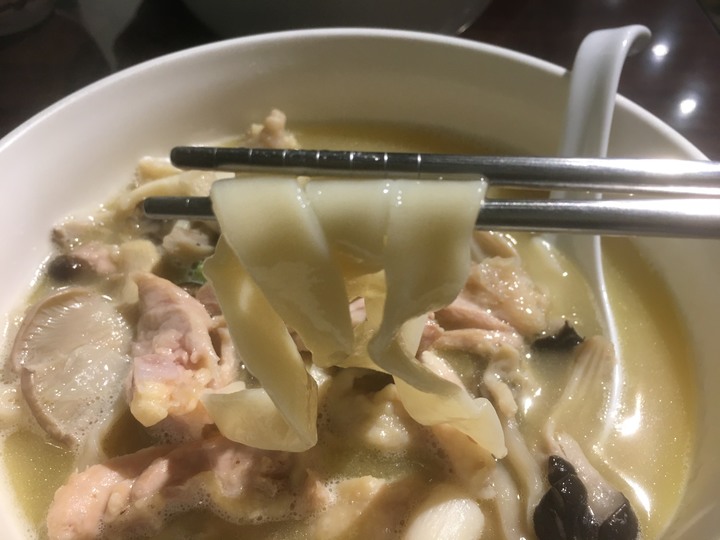 [食記] 18冠軍牛肉麵，台灣台北，深夜時段的美味牛肉麵與雞湯麵
